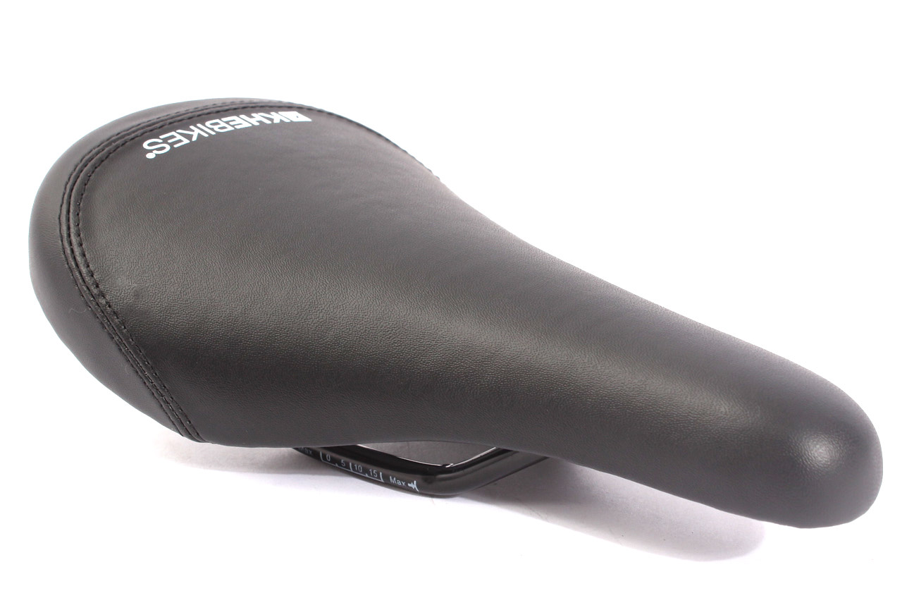 Schwarzer Fahrradsattel mit Kunstlederüberzug 