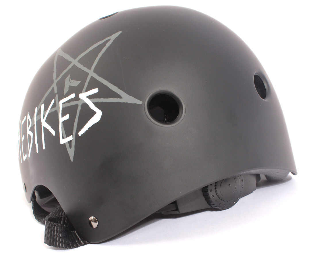 Helm mit Größenadapter in Schwarz