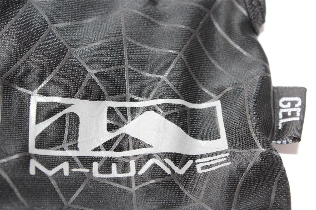 Nahaufnahme M-Wave Schriftzug und Logo